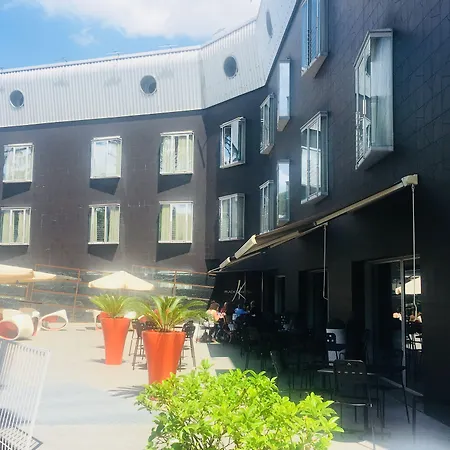 Black Hotel